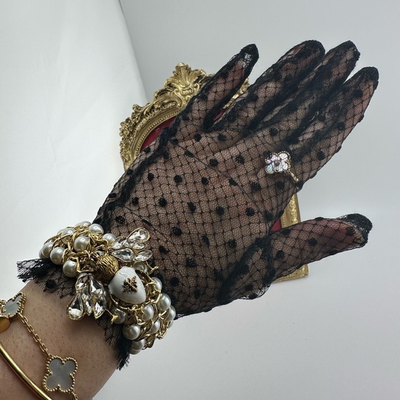 Vintage Luxury Honeybee Gold White Pearl Linked Bracelet - Picture 7 of 14